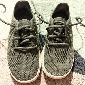 Allbirds women tree runners olive & white size 5